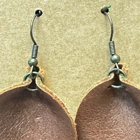 2/$15 Shepherds hook pinched teardrop leather leaf dangle earrings. - Picture 3 of 8